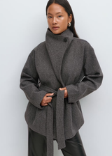 Selina | Veste Courte à Col Haut et Ceinture pour Femme