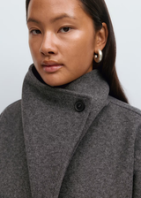 Selina | Veste Courte à Col Haut et Ceinture pour Femme